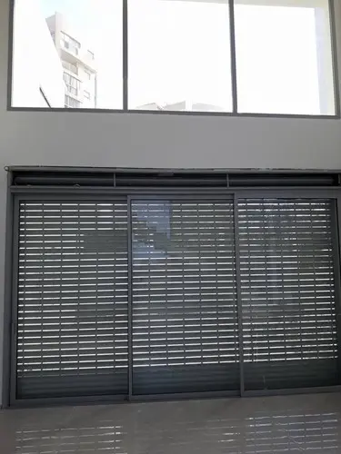 עזרי איסקוב – חשמלאי